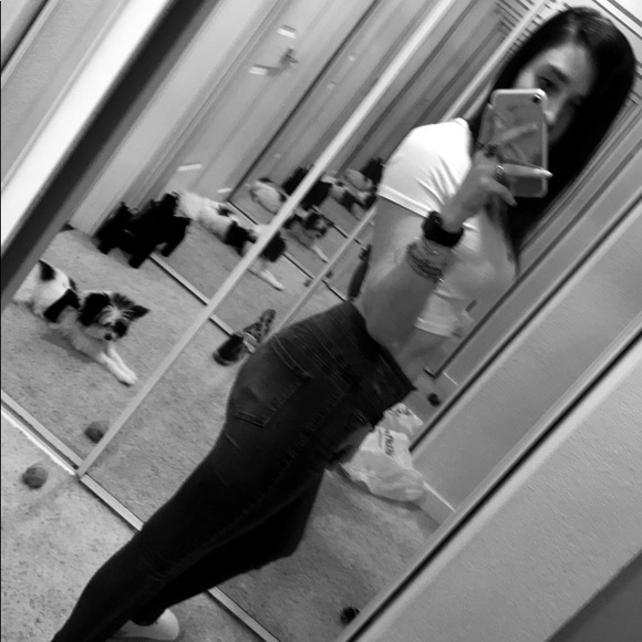 Meet your Posher, Megan - Picture 7 of 8